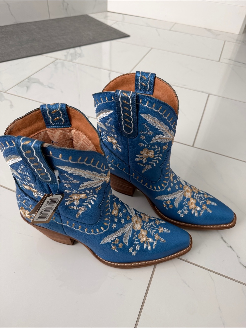 dingo Primrose Embroidered Boots